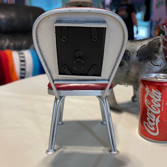 Retro Chair 🪑 Picture Frame - Picture 4 of 12